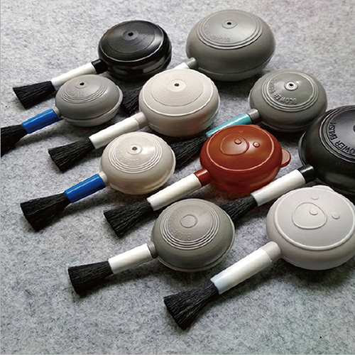 Kartun Bear Blowing Brush kanggo Reresik Scope utawa Grooves